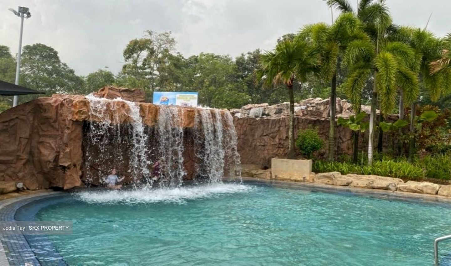 Airport Boulevard (D17), Condominium #489893571